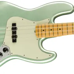Basse jazz ou precision d'un vert métallisé scintillant, avec un manche en érable clair et des micros noirs.