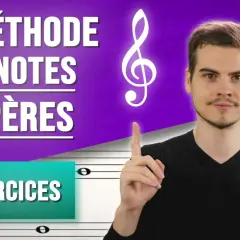 Un homme pointe vers une clé de sol et une clé de fa, symboles de la méthode des notes repères pour des exercices musicaux.