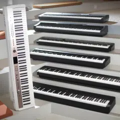Une rangée de claviers de piano numérique ou acoustique, certains blancs, d'autres noirs, disposés en escalier.