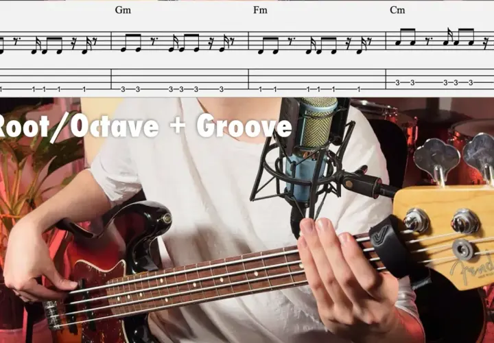 Un musicien joue une ligne de basse sur une guitare basse Fender, avec une partition visible au-dessus.