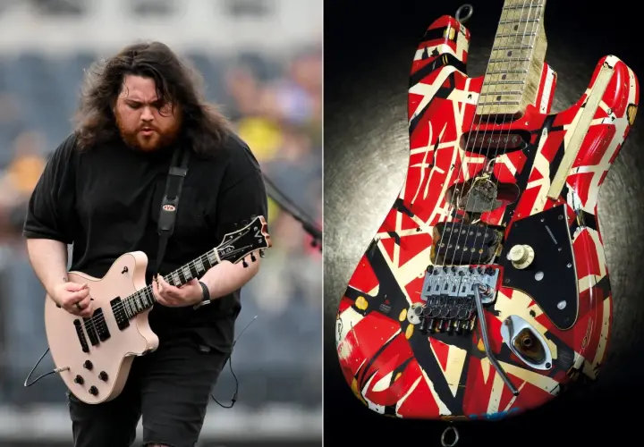 Guitare iconique "Frankenstrat" d'Eddie Van Halen, avec son motif rayé rouge, blanc et noir, aux côtés d'un musicien jouant d'une guitare rose.
