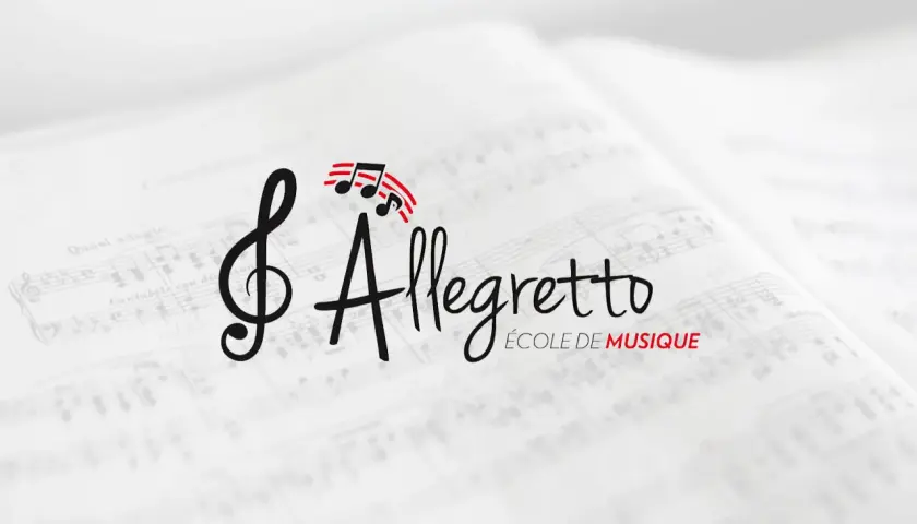 Une partition ouverte avec le mot "Allegretto" en gros caractères, accompagné de notes de musique et du texte "ÉCOLE DE MUSIQUE". Le tempo allegretto invite à une mélodie joyeuse.