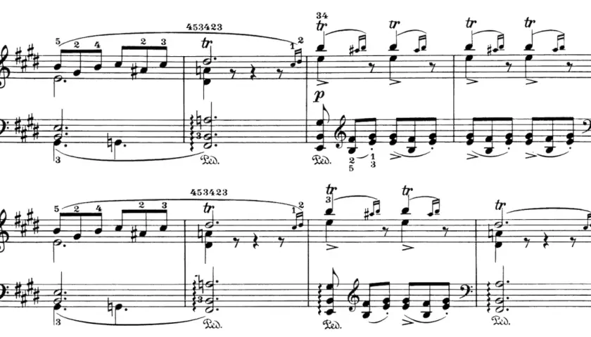 Extrait de partition de piano. La notation "tr" indique un trille, une ornementation musicale rapide et répétée.