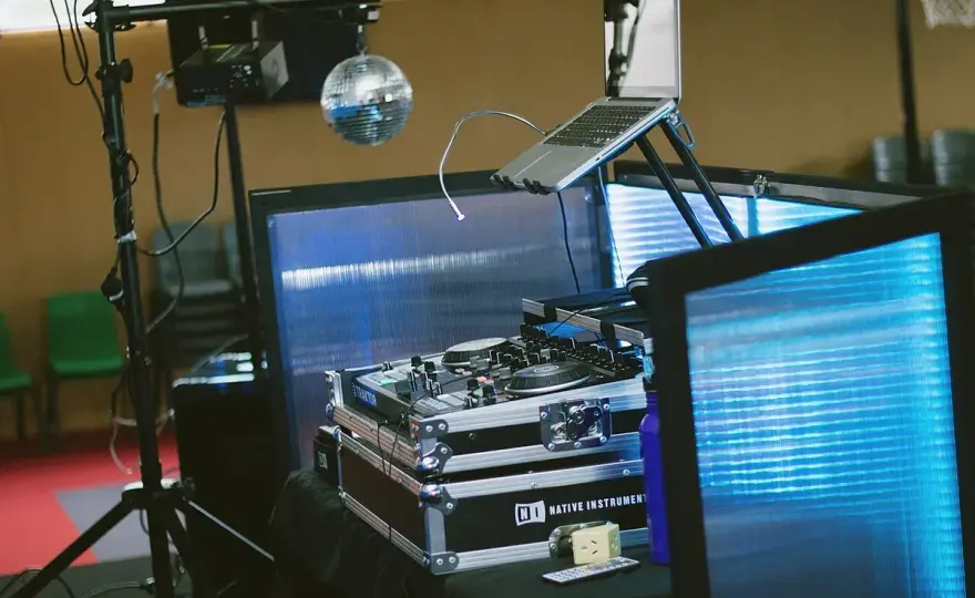 Poste DJ à la maison - les clés d’un setup confortable