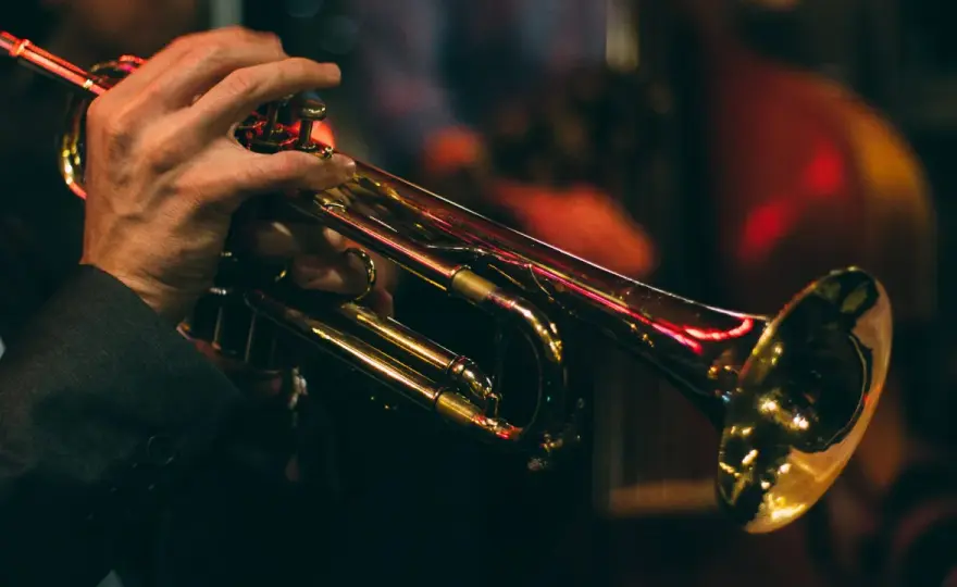 Comment fonctionne une trompette ? Embouchure, air et pistons