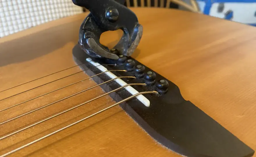 Jack de guitare qui crachote - comment le réparer ?