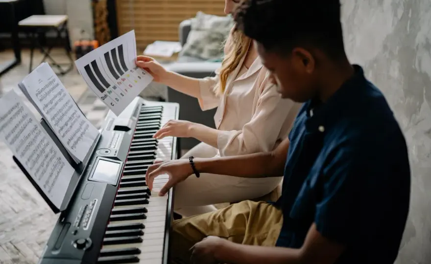 Accord de sol dièse mineur au piano - le jouer sans tension