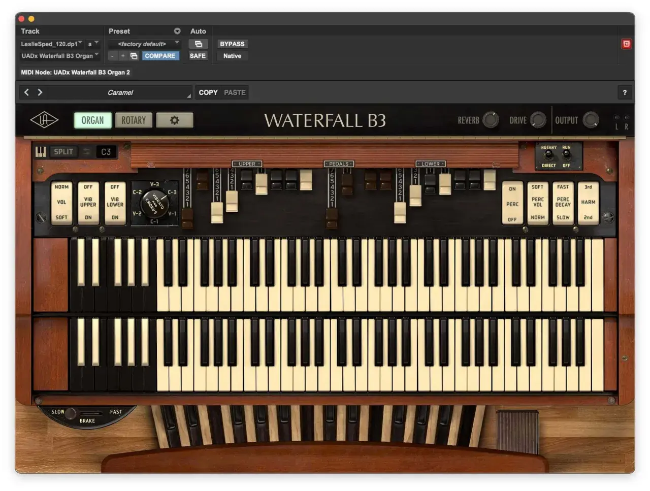 Simulation d'un orgue Hammond Waterfall B3 avec deux claviers, des pédales et des tirettes pour contrôler le son.