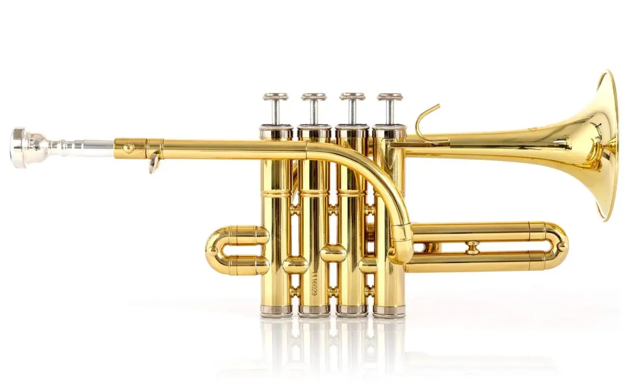 Une trompette en laiton brillant, prête à jouer une mélodie joyeuse. Ses pistons sont alignés, attendant le souffle du musicien.
