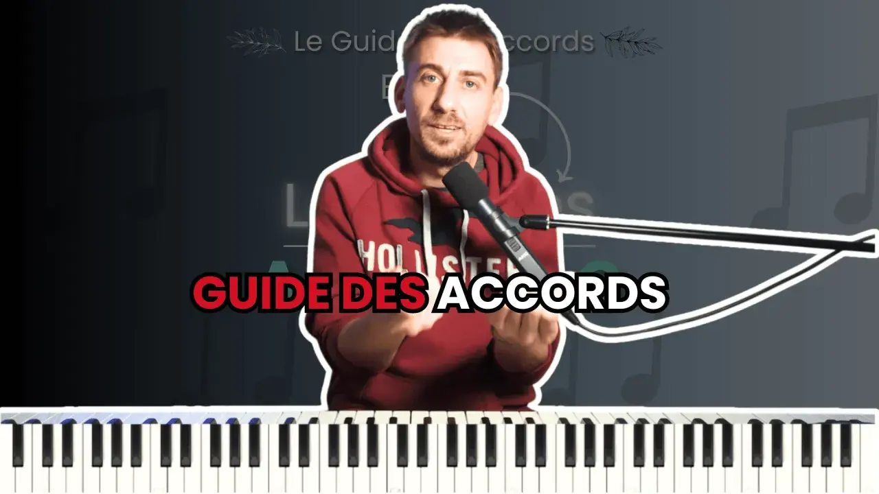 Un homme explique les accords de piano, avec un clavier visible et le texte "GUIDE DES ACCORDS".