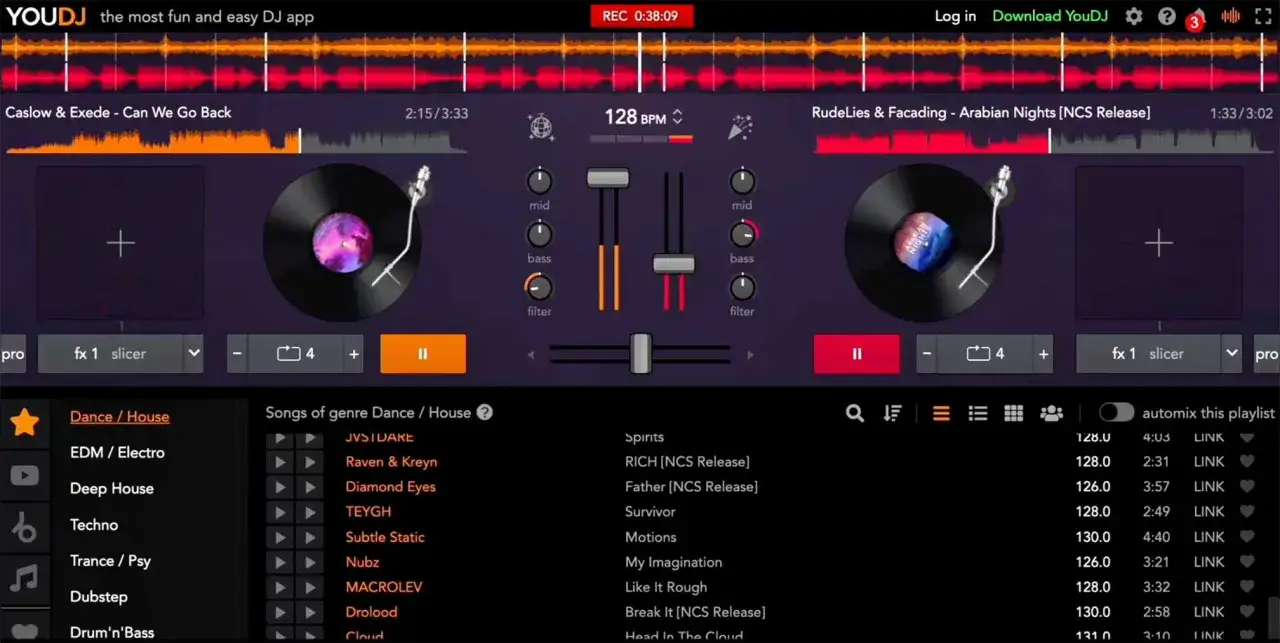 Interface de DJ YouDJ avec des platines, des formes d'onde et une liste de lecture. Le logiciel permet de mixer des pistes, y compris celles de Spotify, pour un rekordbox parfait.